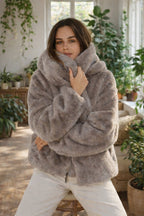 Laya - Vrouwen Oversized Capuchon Faux Fur Jas