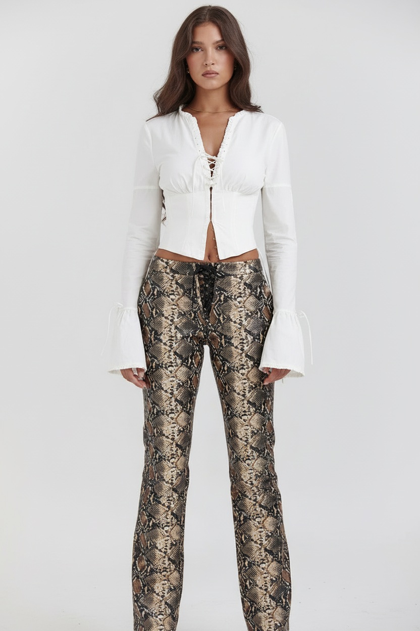 Cari - Modieuze Vrouwen Blouse met Vetersluiting en Uitlopende Manchetten