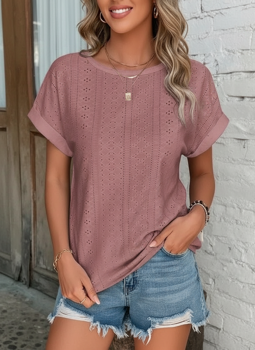 Claire - Vrouwen T-shirt met Oogjesdetails