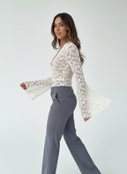 Deonna - Vrouwen Intricate bloemenkant met uitlopende mouwen Top