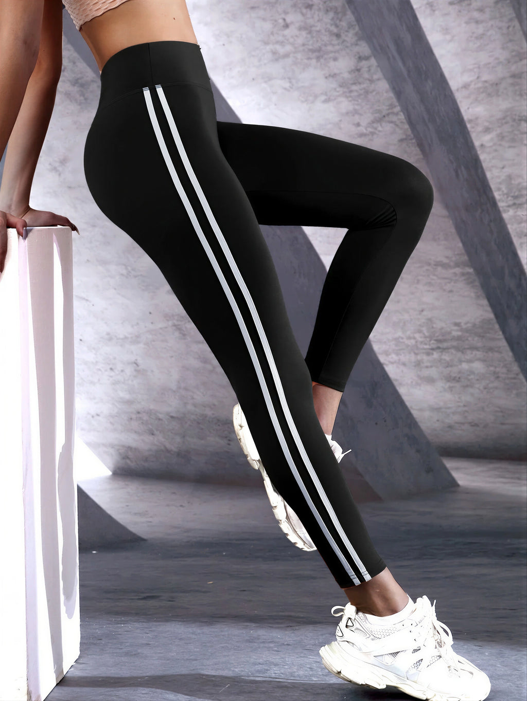 Rebbecca - Athletes and fitness enthusiasts Dual white side stripes Leggings