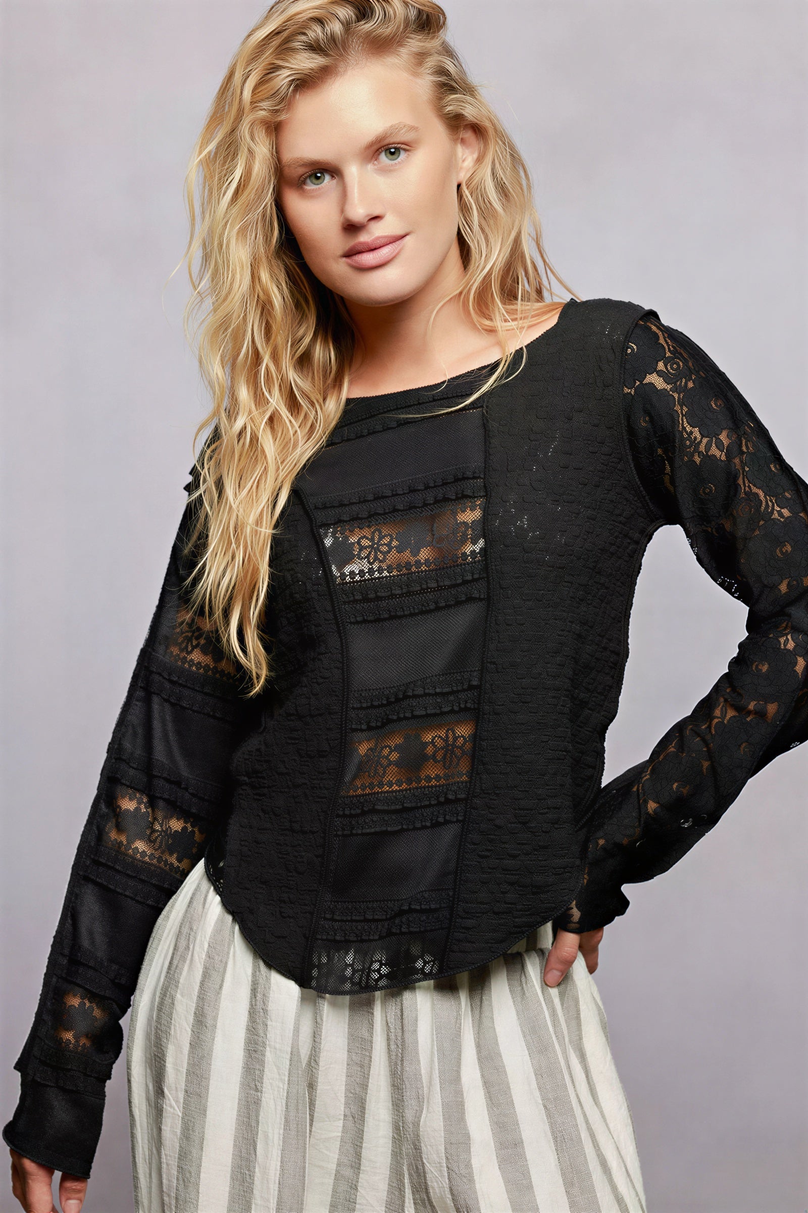 Makena - Vrouwen kantdetails en getextureerde stof Top