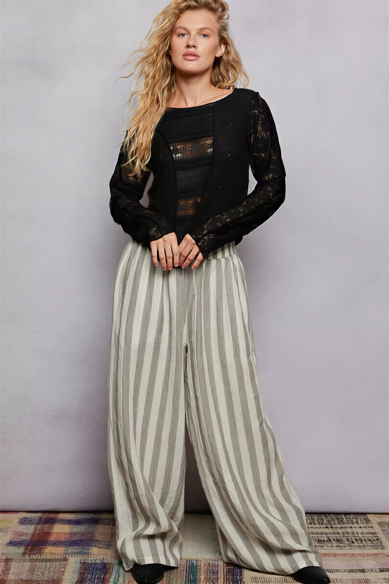 Makena - Vrouwen kantdetails en getextureerde stof Top