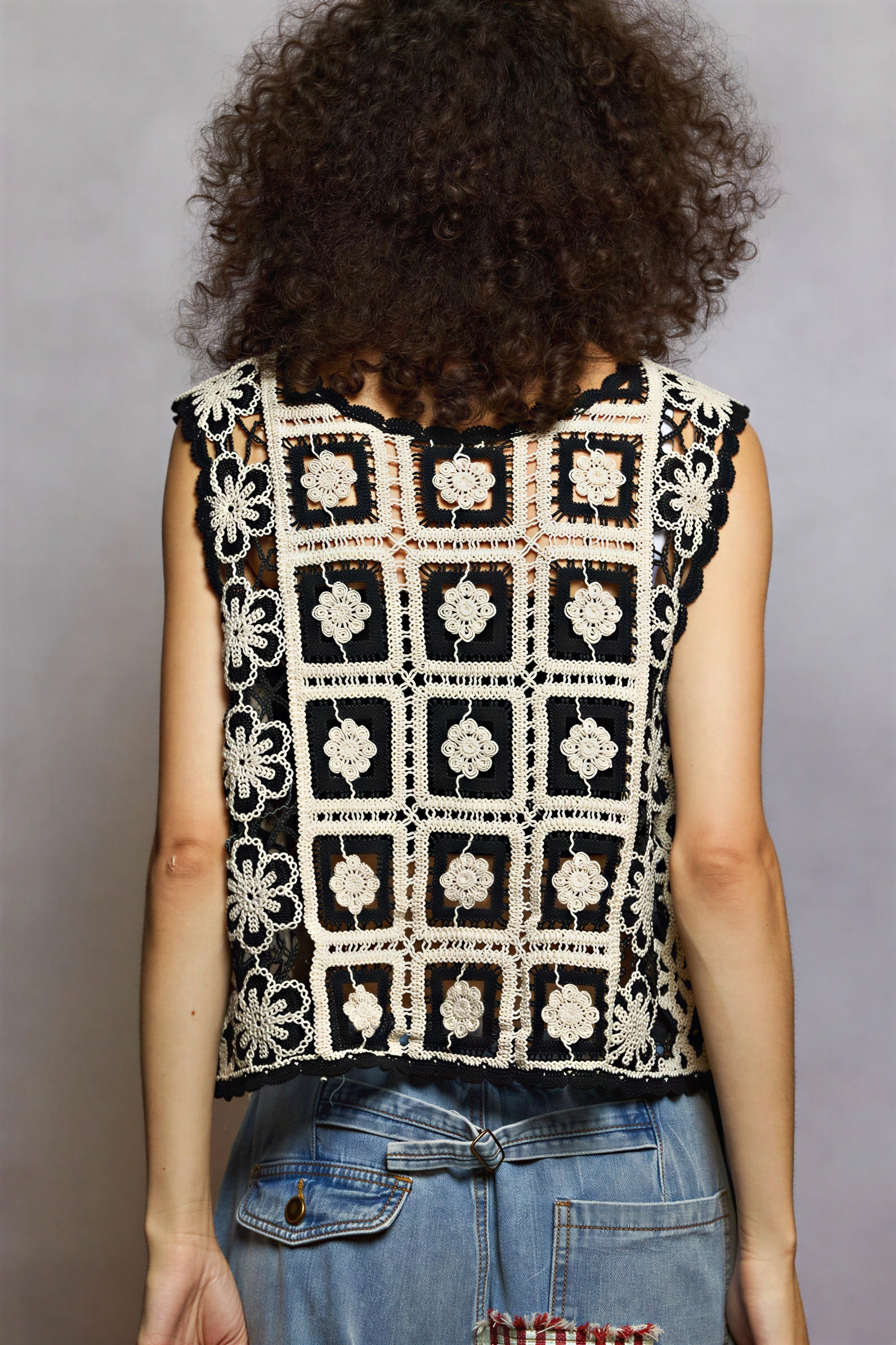 Jana - Jongvolwassenen & modebewuste Crochet breisel met kralennek Vest