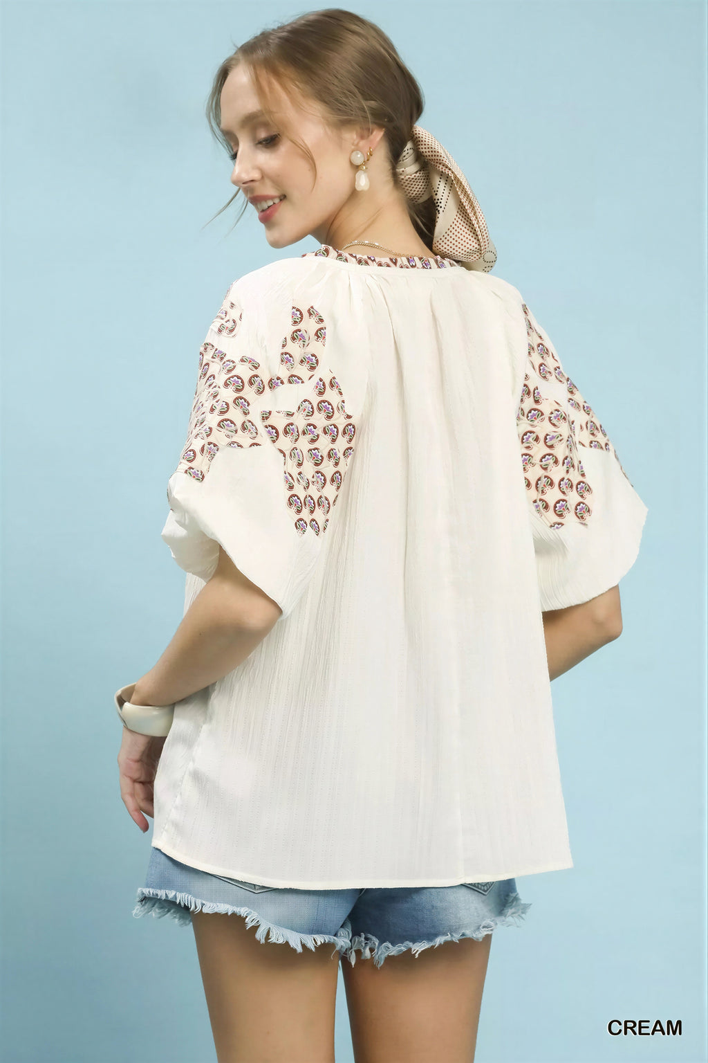 Joanne - Vrouwen geborduurde V-hals en mouwen Blouse