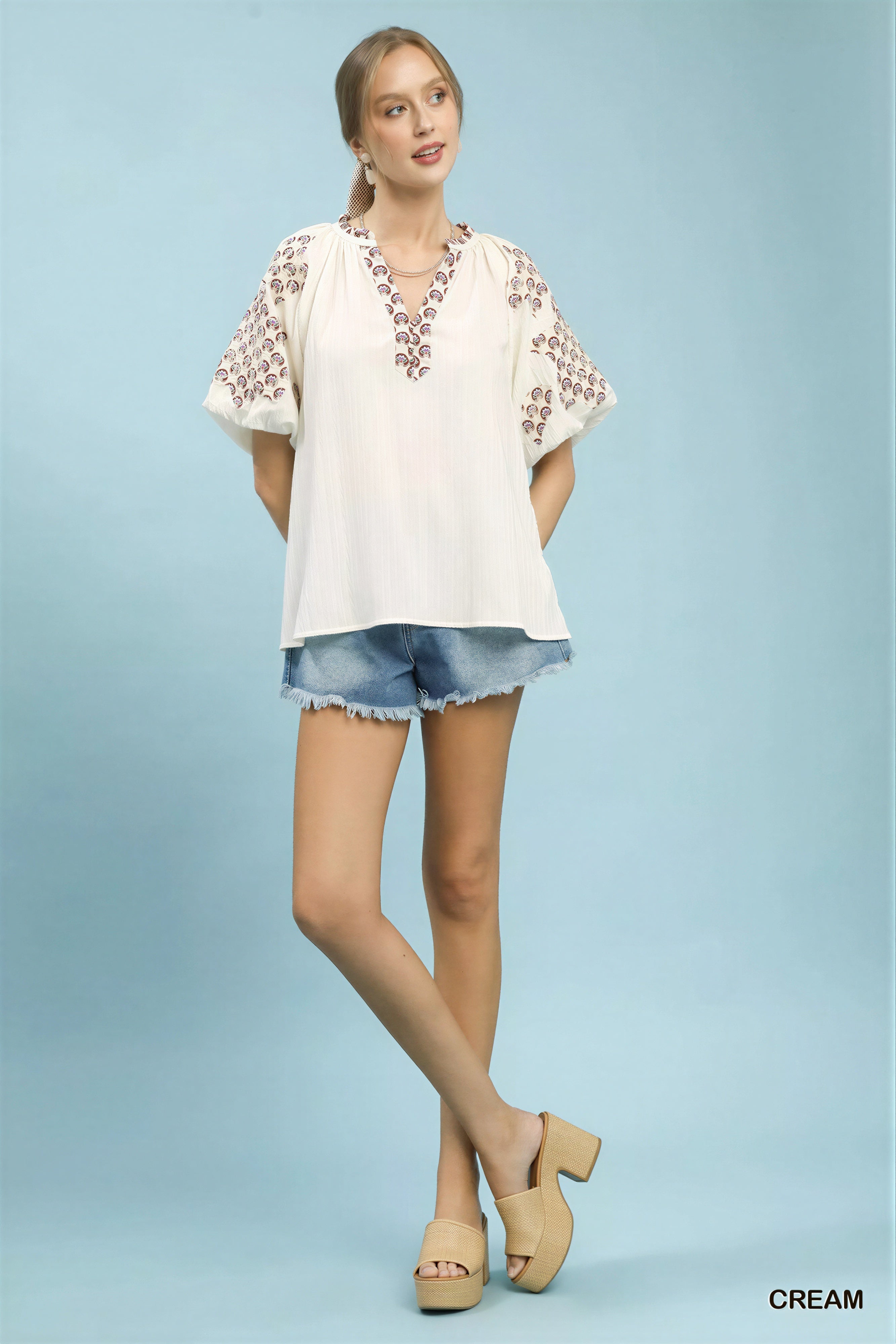 Joanne - Vrouwen geborduurde V-hals en mouwen Blouse