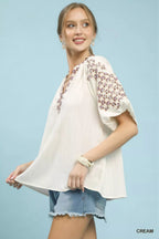 Joanne - Vrouwen geborduurde V-hals en mouwen Blouse