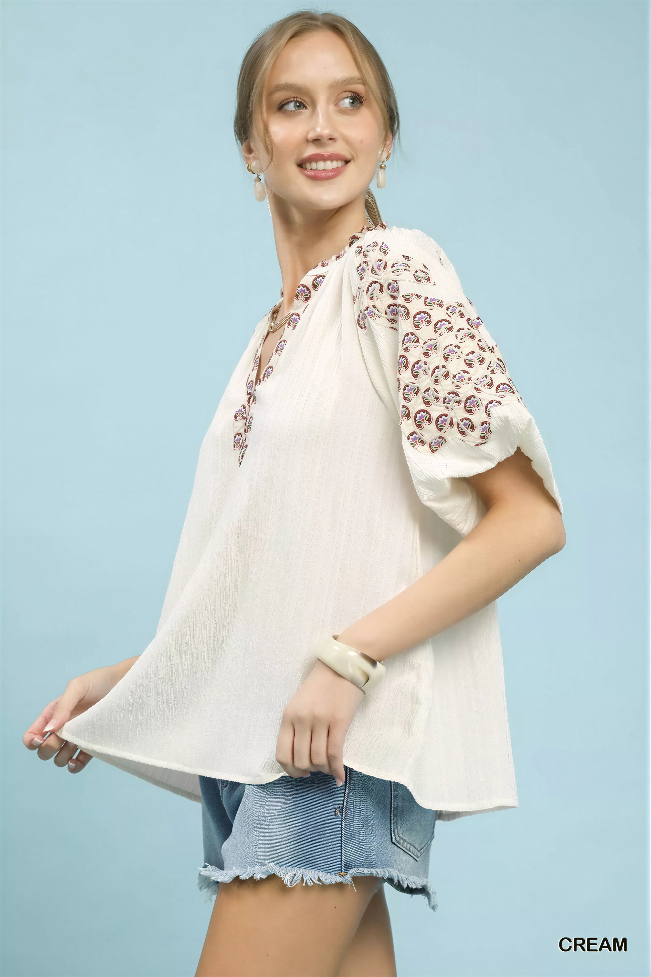Joanne - Vrouwen geborduurde V-hals en mouwen Blouse