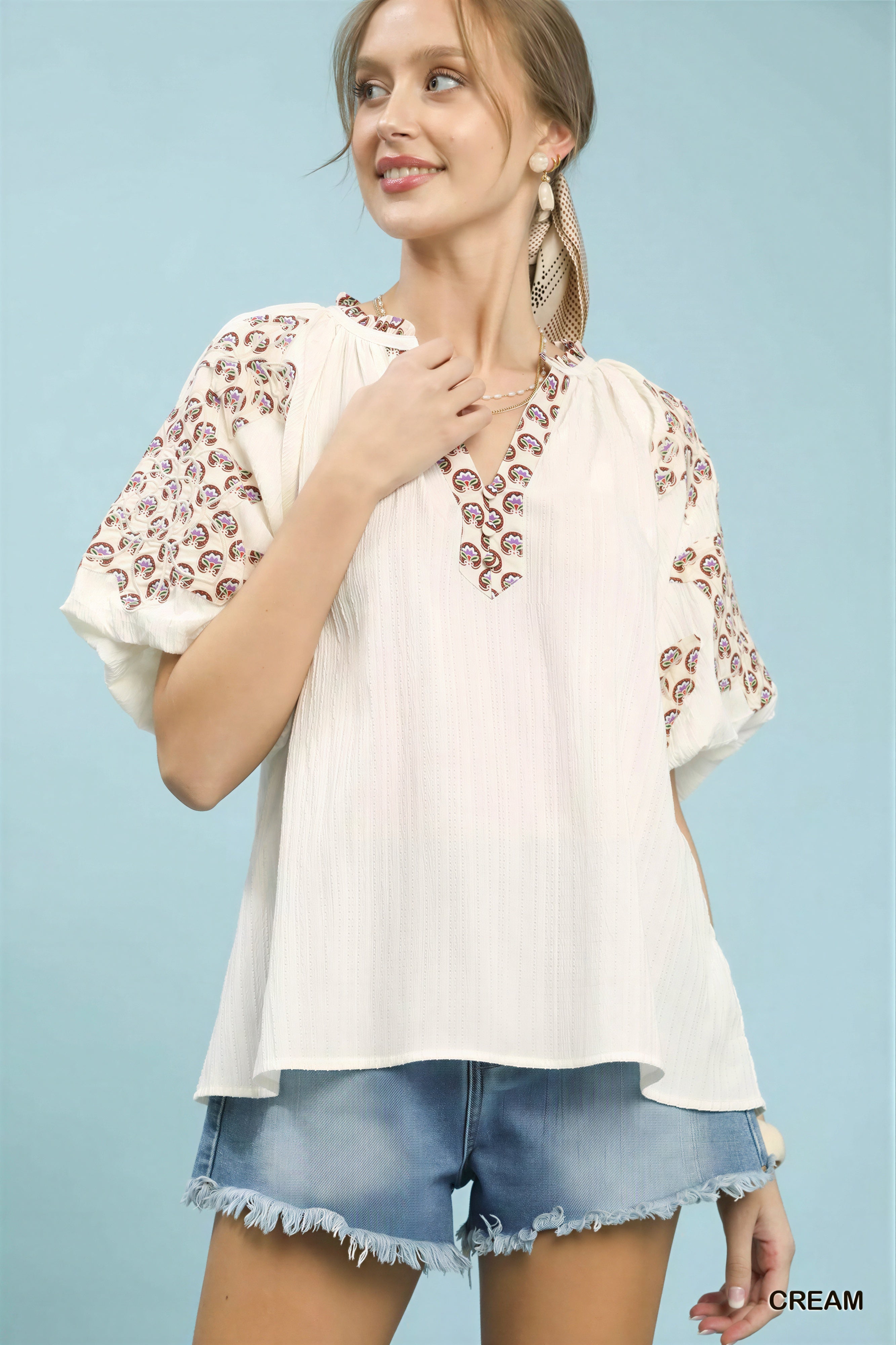 Joanne - Vrouwen geborduurde V-hals en mouwen Blouse