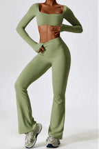 Clarissa - actieve vrouwen vierkante halslijn crop top met flare leggings set