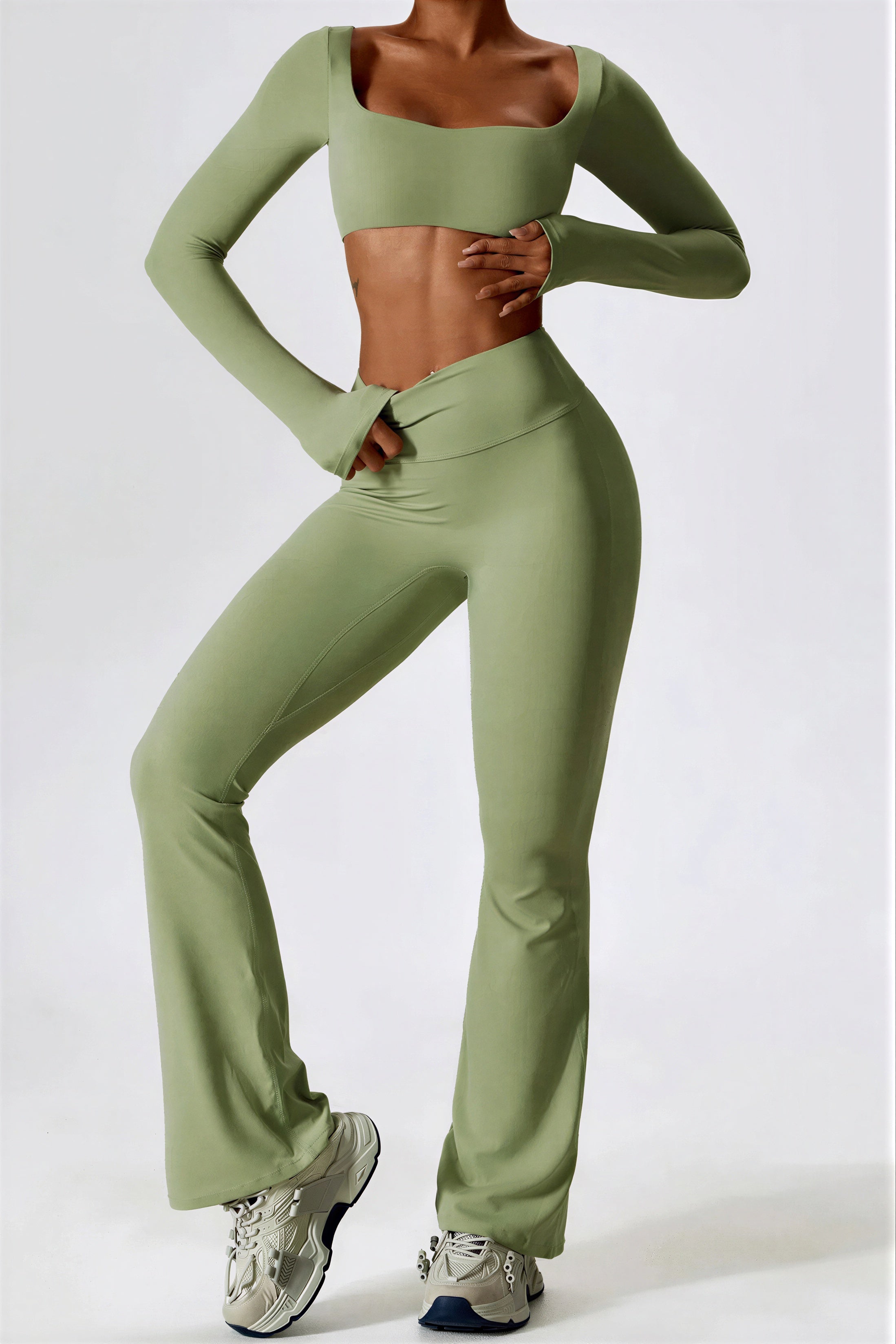 Clarissa - actieve vrouwen vierkante halslijn crop top met flare leggings set
