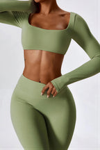 Clarissa - actieve vrouwen vierkante halslijn crop top met flare leggings set
